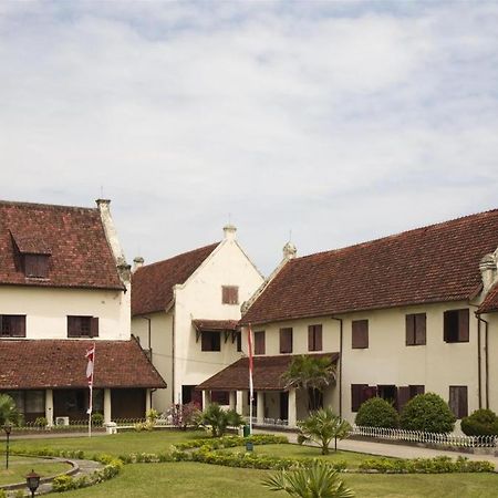Hotel Astra Novilia Macáçar Exterior foto
